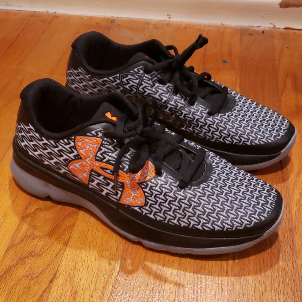 Under Armour Youth Sneakers Sz 7